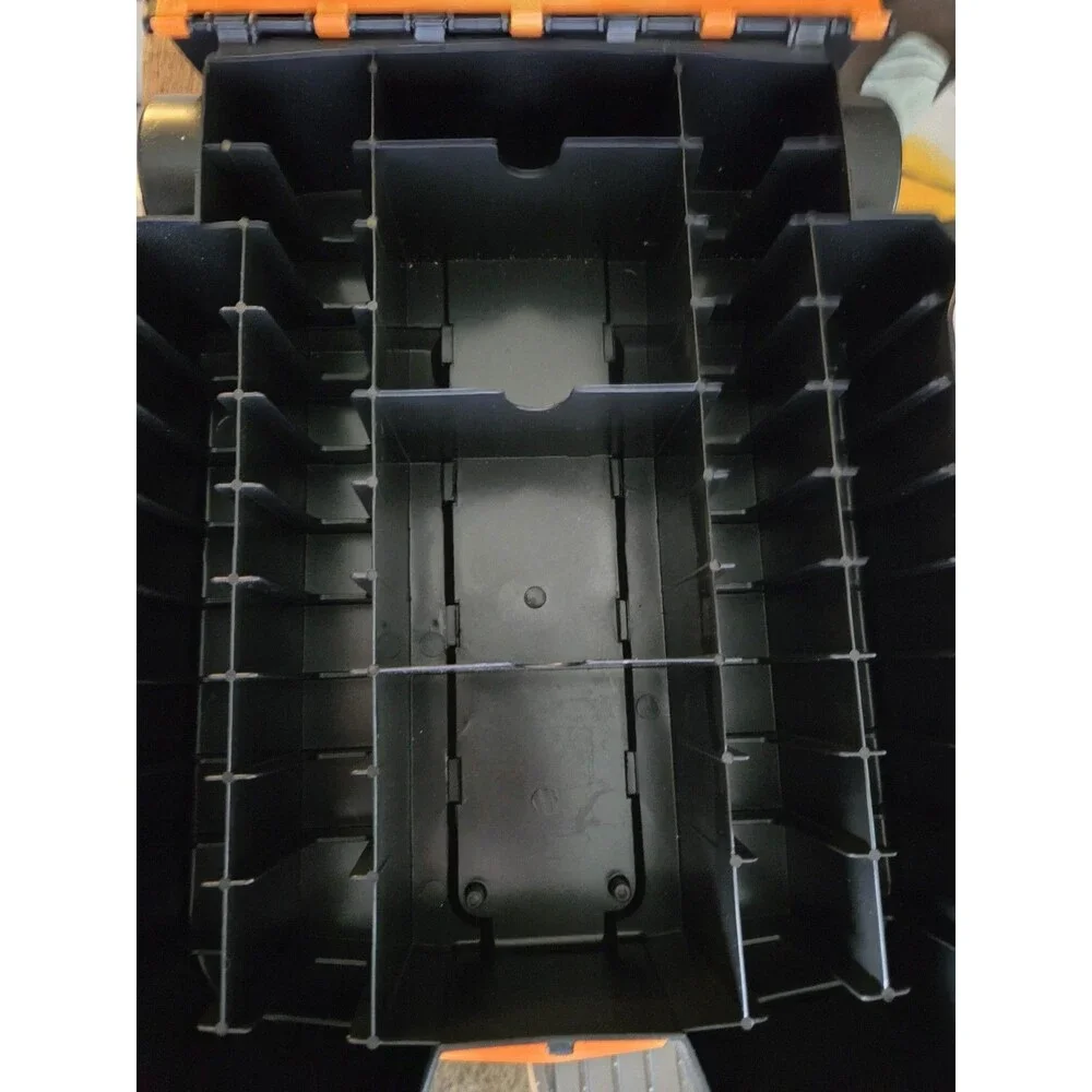 HOT WHEELS 100 CAR STORAGE AND CARRYING CASE Nice Condition Made In USA 2016